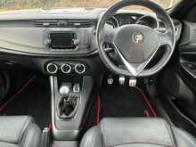 Alfa Romeo Giulietta JTDM-2 Exclusive - U15555