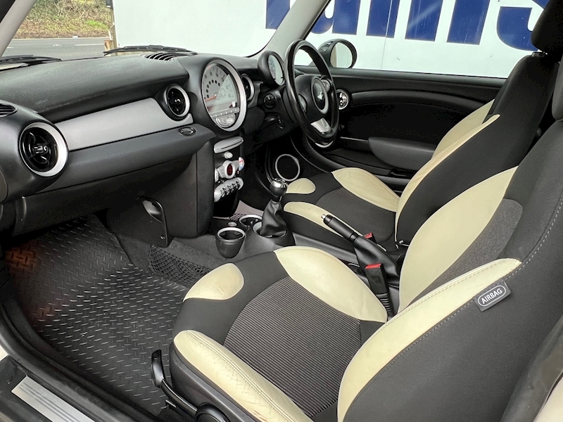 MINI 1.6 Cooper D Estate 5dr Diesel Manual Euro 4 (110 ps)