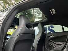 Mercedes-Benz CLA CLA220d AMG Line Night Edition 
