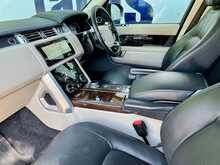 Land Rover Range Rover P400e Vogue 