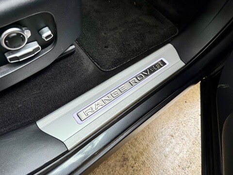 3.0 D300 MHEV Autobiography Dynamic SUV 5dr Diesel Auto 4WD Euro 6 (s/s) (300 ps)