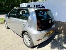 Volkswagen up! Move up! 