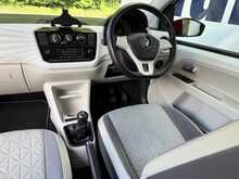 Volkswagen up! up! beats 