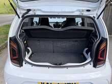 Volkswagen up! up! beats 