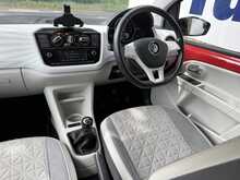 Volkswagen up! up! beats 