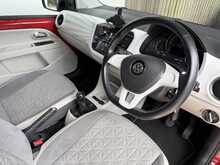 Volkswagen up! up! beats 