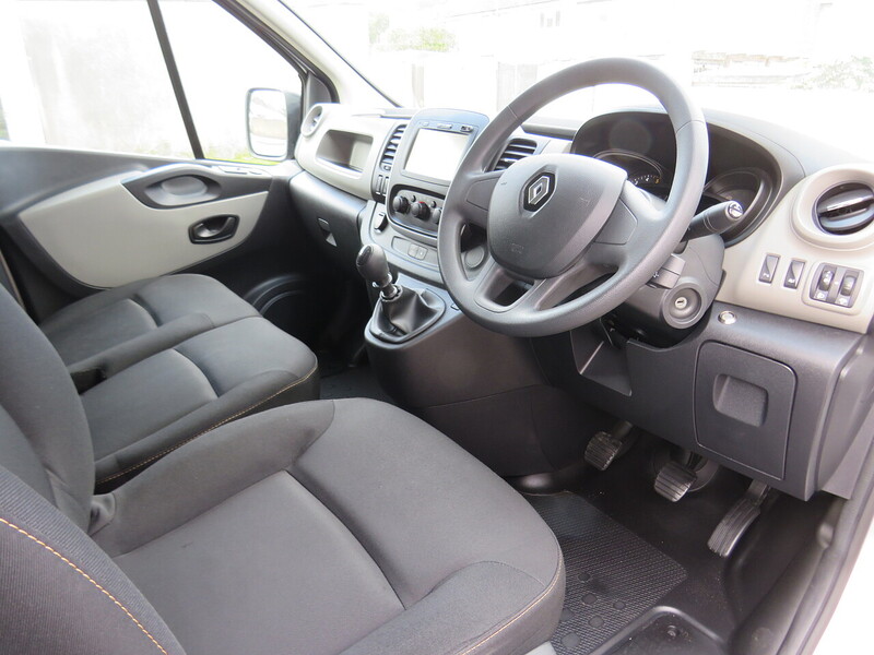 Renault 1.6 dCi ENERGY 29 Business+ Panel Van 5dr Diesel Manual LWB Standard Roof Euro 6 (s/s) (125 ps)