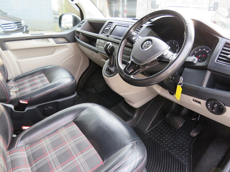 Volkswagen Transporter BiTDI T32 SWB BlueMotion Tech Highline - U5815