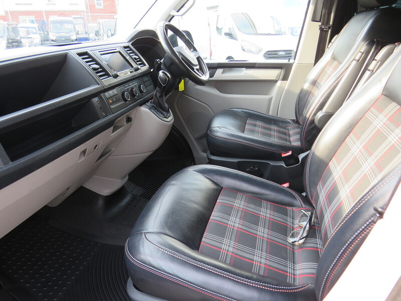 Volkswagen Transporter BiTDI T32 SWB BlueMotion Tech Highline - U5815