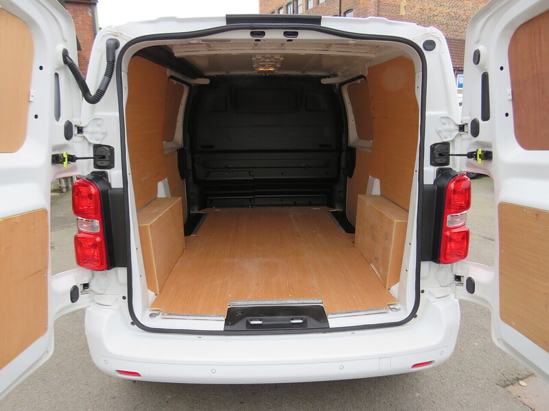 Vauxhall Vivaro Turbo D 3100 Elite - U5817