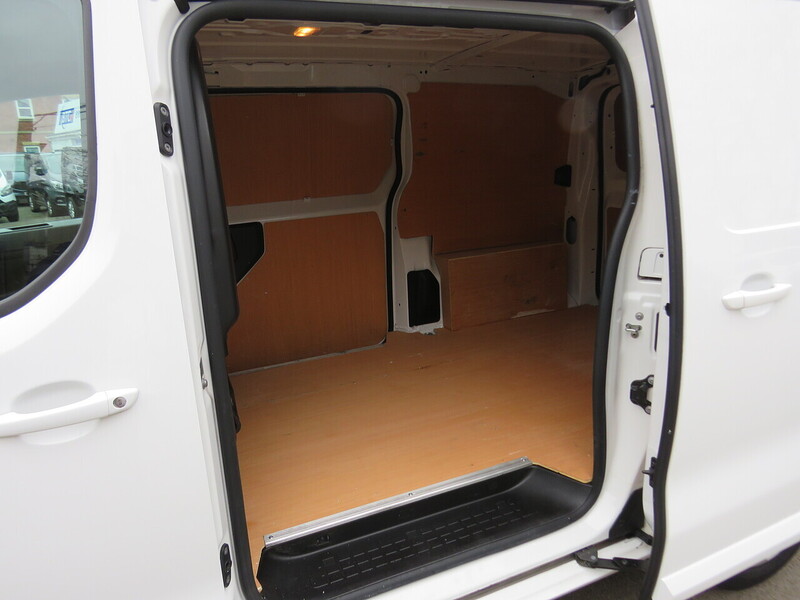 Vauxhall Vivaro Turbo D 3100 Elite - U5817