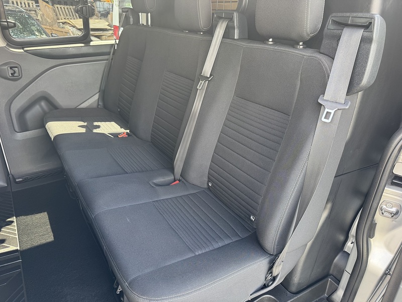 Ford 2.0 320 EcoBlue Limited Crew Van Double Cab 5dr Diesel Auto L1 H1 Euro 6 (s/s) (6 Seat) (130 ps)