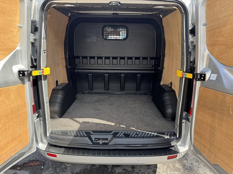 Ford 2.0 320 EcoBlue Limited Crew Van Double Cab 5dr Diesel Auto L1 H1 Euro 6 (s/s) (6 Seat) (130 ps)