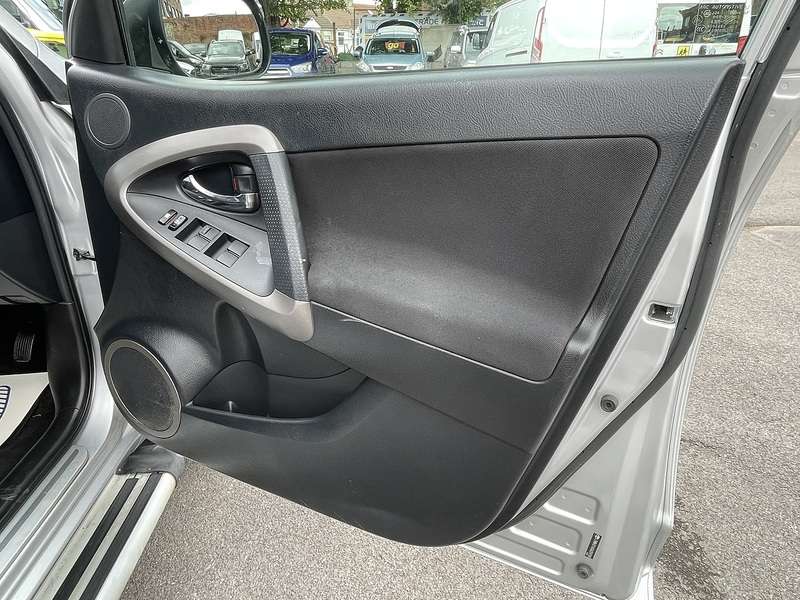 Toyota RAV4 2.0 XT-R SUV 5dr Petrol Manual 4WD (202 g/km, 150 bhp) - U5965