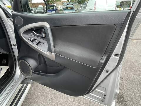 Toyota RAV4 2.0 XT-R SUV 5dr Petrol Manual 4WD (202 g/km, 150 bhp) - U5965