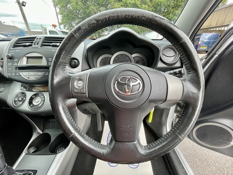 Toyota RAV4 2.0 XT-R SUV 5dr Petrol Manual 4WD (202 g/km, 150 bhp) - U5965