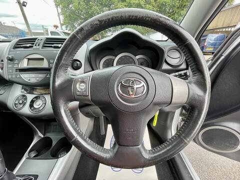 Toyota RAV4 2.0 XT-R SUV 5dr Petrol Manual 4WD (202 g/km, 150 bhp) - U5965