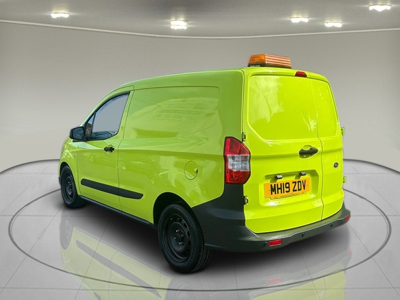 Ford Transit Courier TDCi - U5981