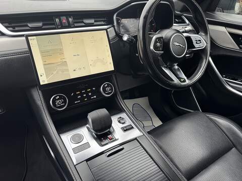 Jaguar F-PACE 2.0 D200 MHEV R-Dynamic S SUV 5dr Diesel Auto AWD Euro 6 (s/s) (204 ps) - U5985