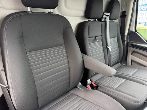 Ford Transit Custom 2.0 300 EcoBlue Limited Panel Van 5dr Diesel Auto L2 H1 Euro 6 (s/s) (130 ps) - U5998