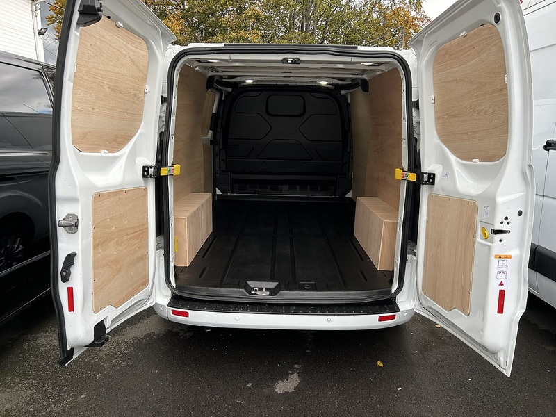 Ford 2.0 300 EcoBlue Limited Panel Van 5dr Diesel Auto L2 H1 Euro 6 (s/s) (130 ps)