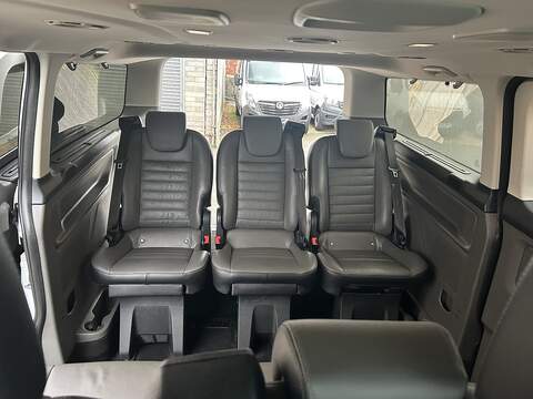 Ford Tourneo Custom 2.0 320 EcoBlue Titanium Minibus Double Cab 5dr Diesel Auto L2 Euro 6 (s/s) (130 ps) - U6010