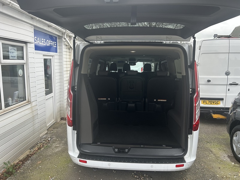 Ford Tourneo Custom 2.0 320 EcoBlue Titanium Minibus Double Cab 5dr Diesel Auto L2 Euro 6 (s/s) (130 ps) - U6010