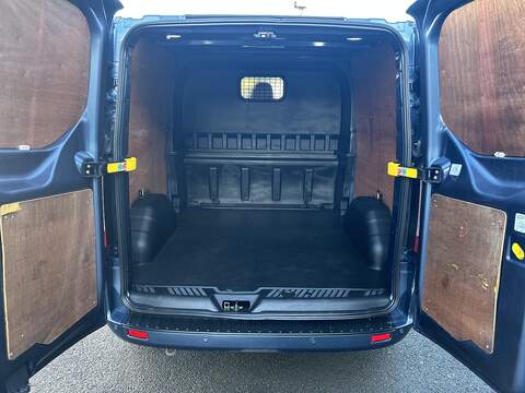 Ford Transit Custom 2.0 320 EcoBlue Limited Crew Van Double Cab 5dr Diesel Manual L2 H1 Euro 6 (s/s) (6 Seat) (130 ps) - U6032