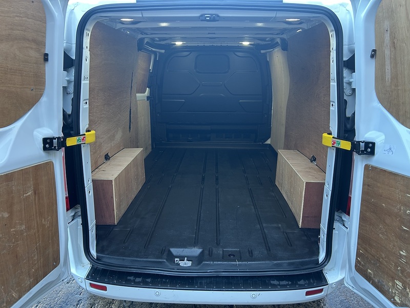 Ford Transit Custom 2.0 300 EcoBlue Limited Panel Van 5dr Diesel Manual L2 H1 Euro 6 (s/s) (130 ps) - U6033