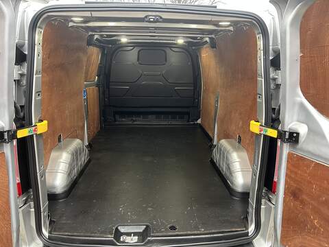 Ford Transit Custom 2.0 340 EcoBlue Limited Panel Van 5dr Diesel Manual L2 H1 Euro 6 (s/s) (170 ps) - U75004