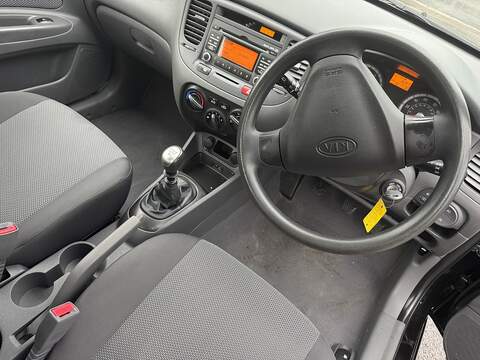 Kia Rio 1.4 Black Hatchback 5dr Petrol Manual (147 g/km, 95 bhp) - U75014