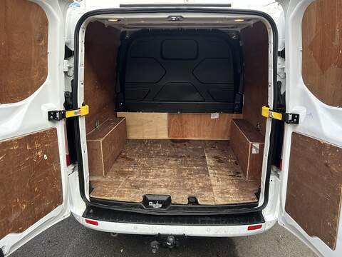 Ford Transit Custom 2.0 300 EcoBlue Limited Panel Van 5dr Diesel Manual L2 H1 Euro 6 (130 ps) - U75039
