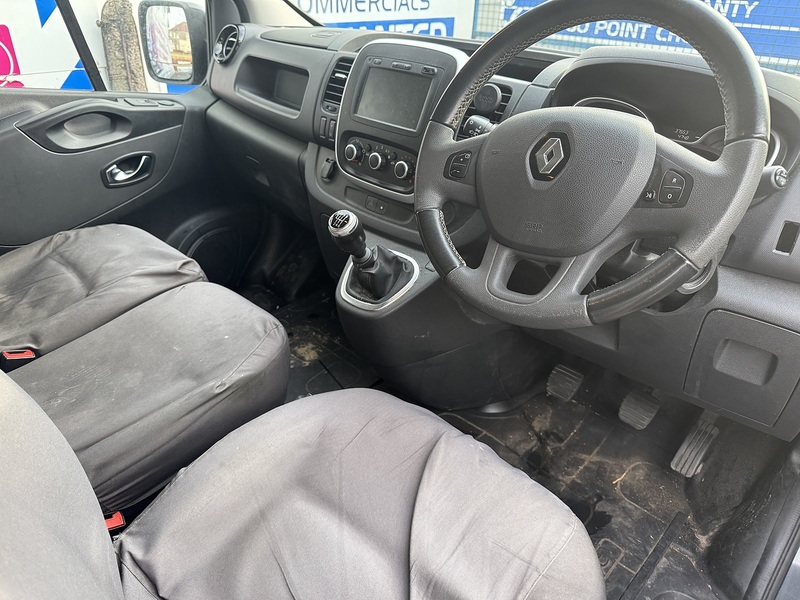 Renault Trafic 2.0 dCi ENERGY 30 Sport Nav Crew Van Double Cab 6dr Diesel Manual SWB Euro 6 (s/s) (145 ps) - U75043