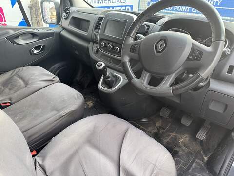 Renault Trafic 2.0 dCi ENERGY 30 Sport Nav Crew Van Double Cab 6dr Diesel Manual SWB Euro 6 (s/s) (145 ps) - U75043