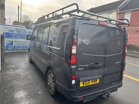 Renault Trafic 2.0 dCi ENERGY 30 Sport Nav Crew Van Double Cab 6dr Diesel Manual SWB Euro 6 (s/s) (145 ps) - U75043