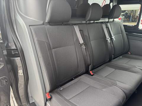 Renault Trafic 2.0 dCi ENERGY 30 Sport Nav Crew Van Double Cab 6dr Diesel Manual SWB Euro 6 (s/s) (145 ps) - U75043