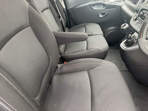 Renault Trafic 2.0 dCi ENERGY 30 Sport Nav Crew Van Double Cab 6dr Diesel Manual SWB Euro 6 (s/s) (145 ps) - U75043