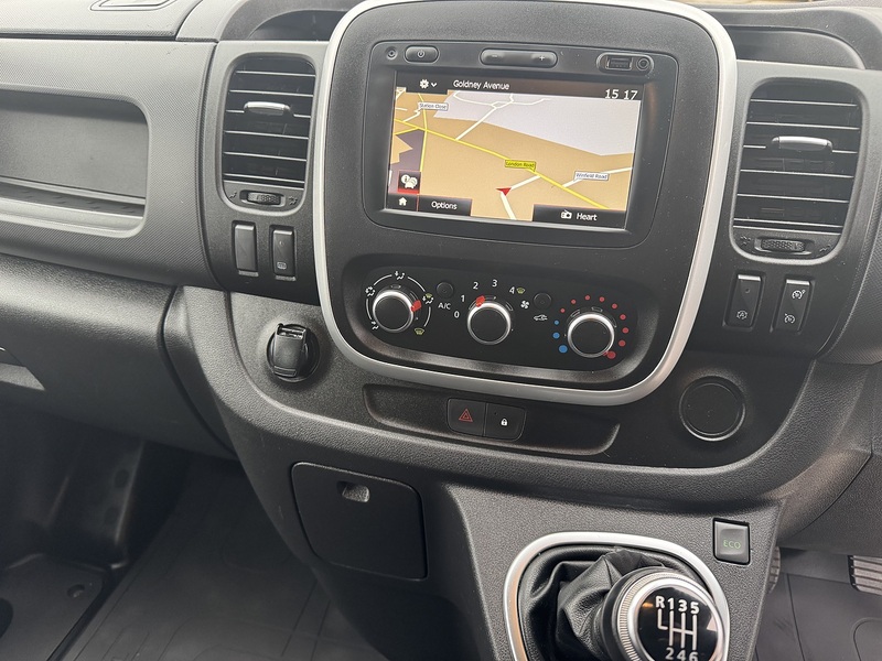 Renault Trafic 2.0 dCi ENERGY 30 Sport Nav Crew Van Double Cab 6dr Diesel Manual SWB Euro 6 (s/s) (145 ps) - U75043