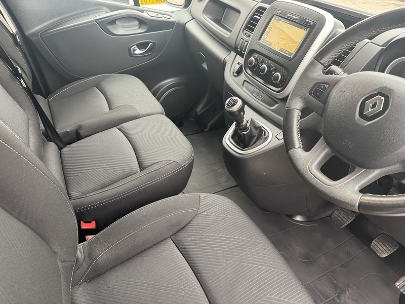 Renault Trafic 2.0 dCi ENERGY 30 Sport Nav Crew Van Double Cab 6dr Diesel Manual SWB Euro 6 (s/s) (145 ps) - U75043