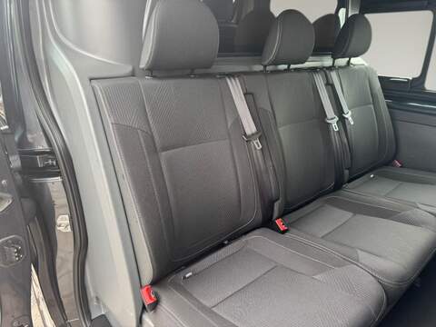 Renault Trafic 2.0 dCi ENERGY 30 Sport Nav Crew Van Double Cab 6dr Diesel Manual SWB Euro 6 (s/s) (145 ps) - U75043