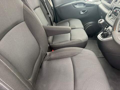 Renault Trafic 2.0 dCi ENERGY 30 Sport Nav Crew Van Double Cab 6dr Diesel Manual SWB Euro 6 (s/s) (145 ps) - U75043