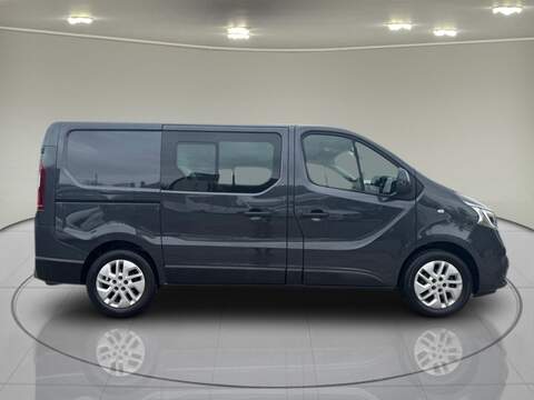 Renault Trafic 2.0 dCi ENERGY 30 Sport Nav Crew Van Double Cab 6dr Diesel Manual SWB Euro 6 (s/s) (145 ps) - U75043