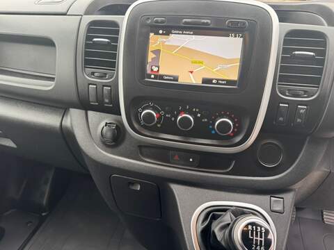 Renault Trafic 2.0 dCi ENERGY 30 Sport Nav Crew Van Double Cab 6dr Diesel Manual SWB Euro 6 (s/s) (145 ps) - U75043