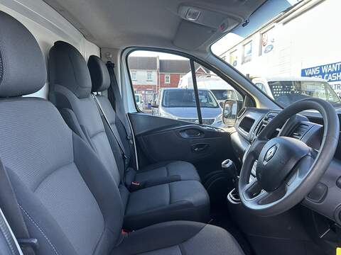 Renault Trafic 2.0 dCi ENERGY 30 Business+ Panel Van 5dr Diesel Manual LWB Standard Roof Euro 6 (s/s) (120 ps) - U75044