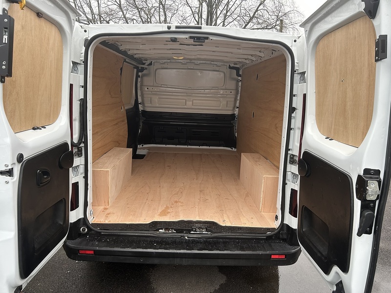 Renault Trafic 2.0 dCi ENERGY 30 Business+ Panel Van 5dr Diesel Manual LWB Standard Roof Euro 6 (s/s) (120 ps) - U75044