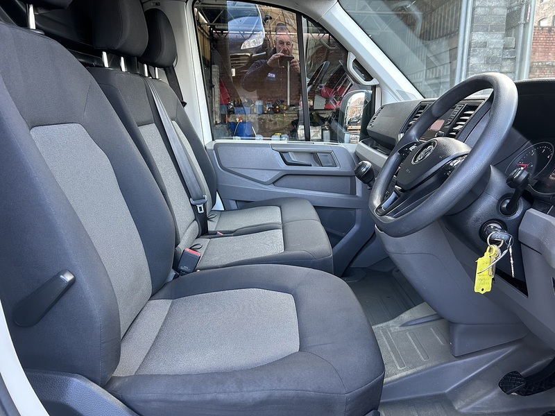 Volkswagen Crafter 2.0 TDI CR35 Trendline Panel Van 5dr Diesel Manual RWD MWB Euro 6 (s/s) (177 ps) - U75058