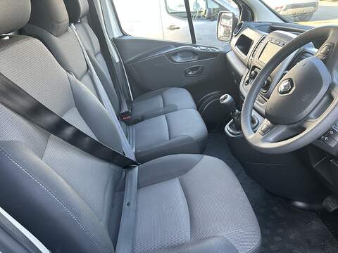 Renault Trafic 2.0 dCi ENERGY 30 Business Panel Van 5dr Diesel Manual SWB Standard Roof Euro 6 (s/s) (120 ps) - U75064