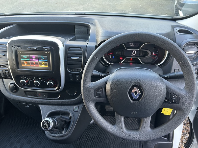 Renault Trafic 2.0 dCi ENERGY 30 Business Panel Van 5dr Diesel Manual SWB Standard Roof Euro 6 (s/s) (120 ps) - U75064