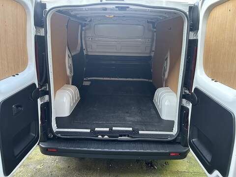 Renault Trafic 2.0 dCi ENERGY 30 Business Panel Van 5dr Diesel Manual SWB Standard Roof Euro 6 (s/s) (120 ps) - U75064