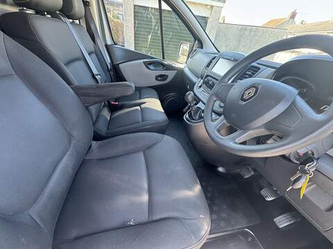 Renault Trafic 1.6 dCi 29 Business Panel Van 5dr Diesel Manual SWB Standard Roof Euro 6 (120 ps) - U75078
